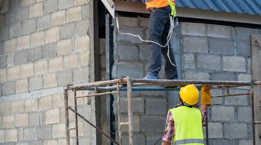 Professional gutter cleaning in Plentywood, MT